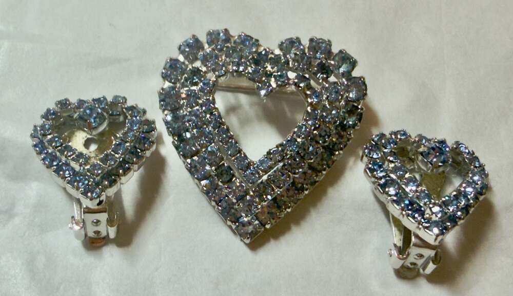Vtg Heart Blue Crystal Brooch &Clip-On Earrings Set in Silvertone